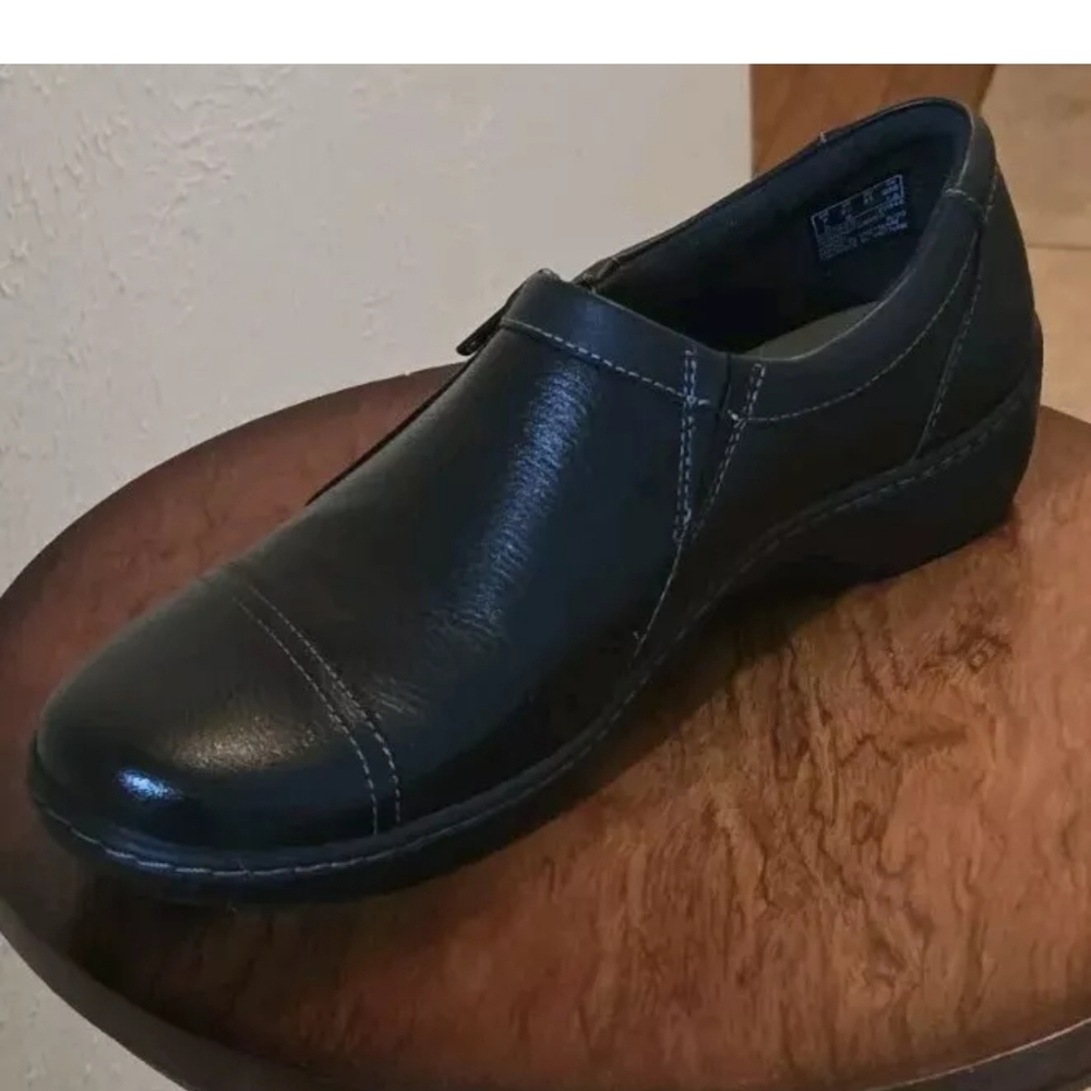 Clarks Cora Giny Women’s Black Leather Side-Zip Slip-On Loafer Shoes Size 9.5 M - Picture 2 of 10
